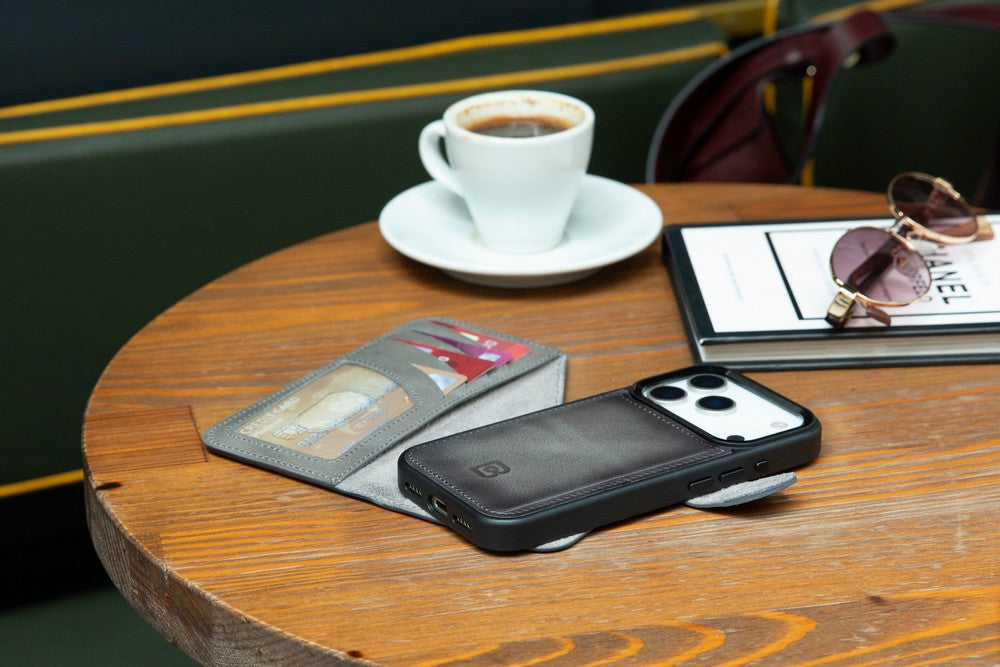 Magic iPhone 17 Pro Max Leather Detachable Wallet Case (RFID, Bouletta)
