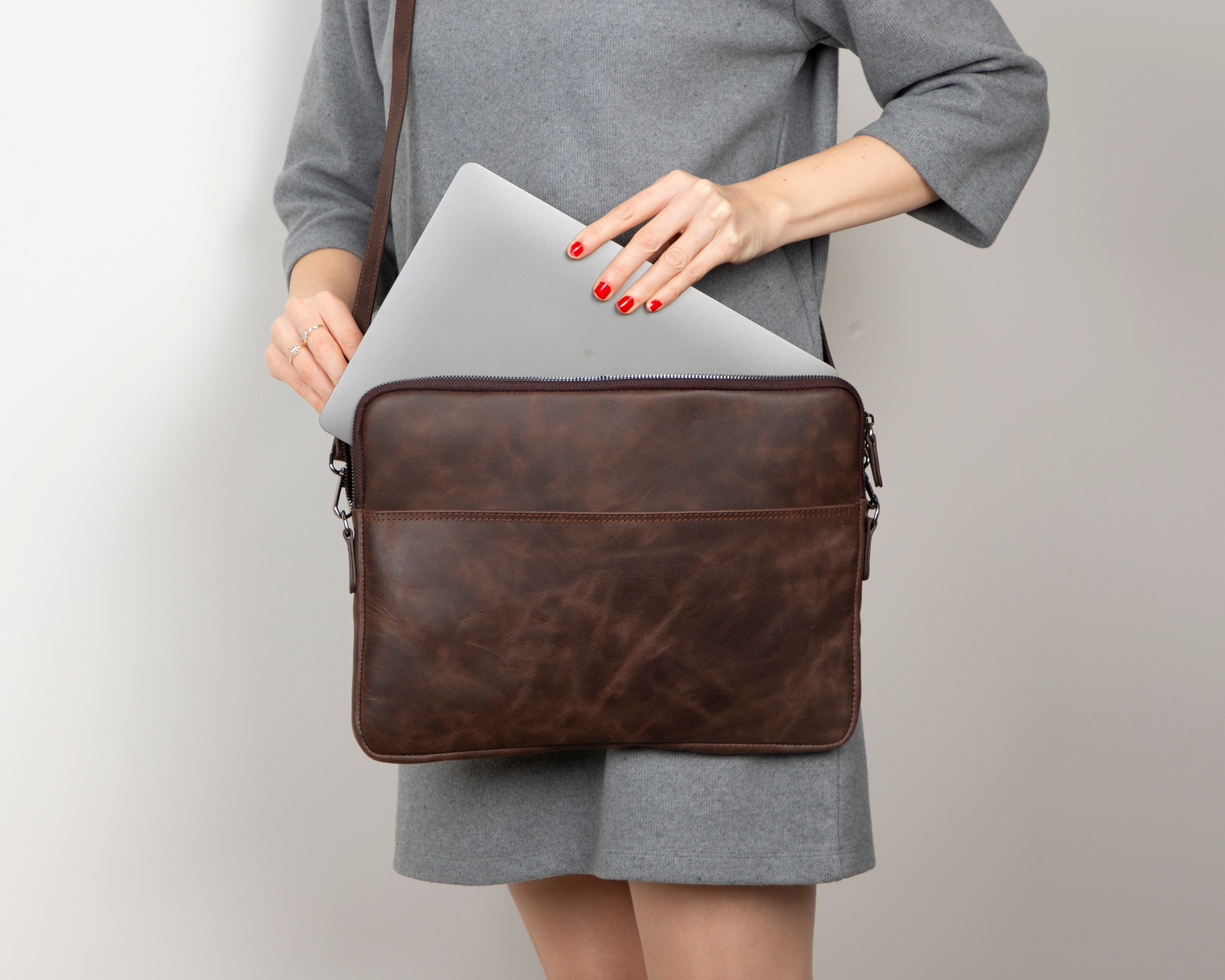Awe Slim Leather Laptop / Tablet Bag - saracleather