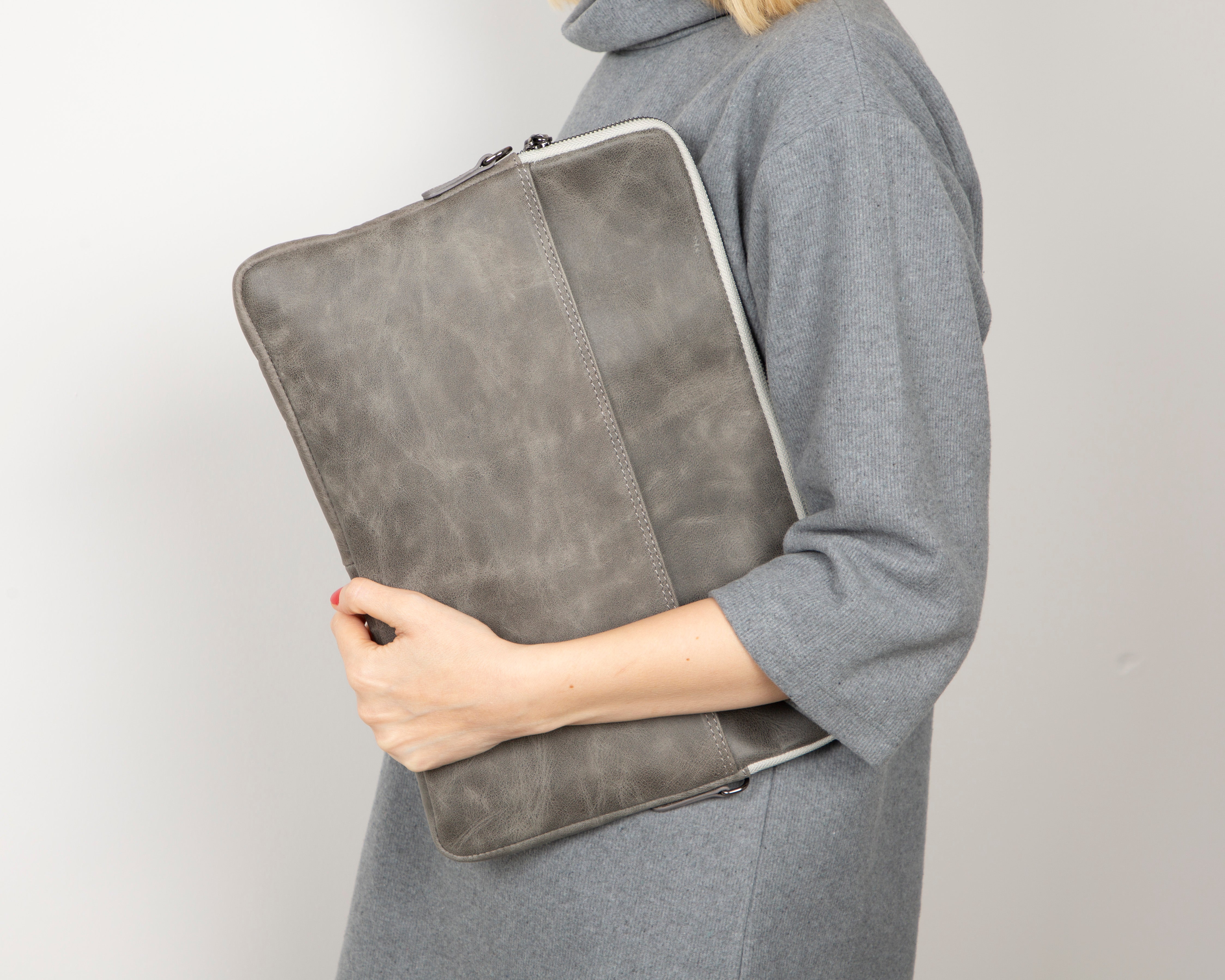 Awe Slim Leather Laptop / Tablet Bag - saracleather