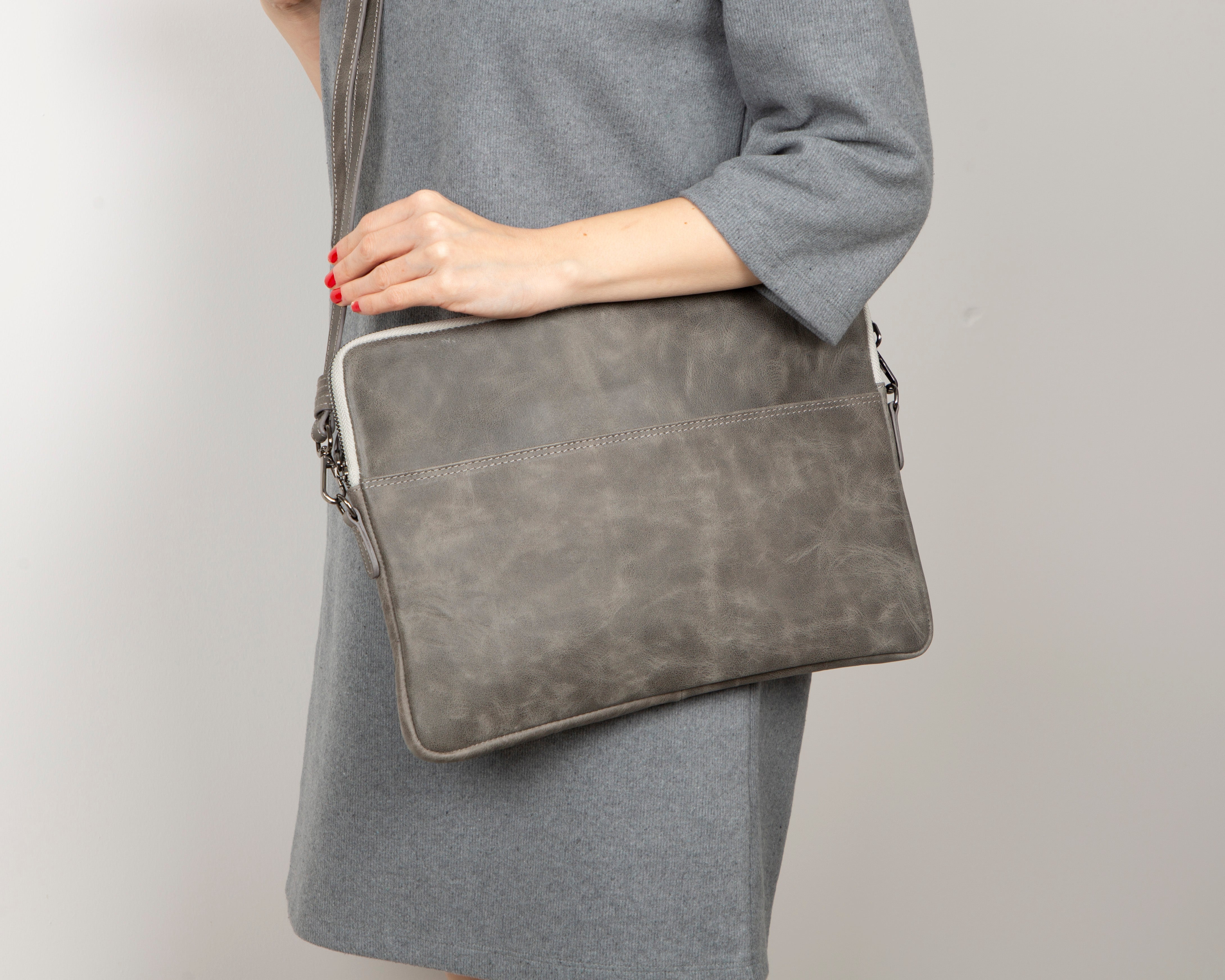 Awe Slim Leather Laptop / Tablet Bag - saracleather