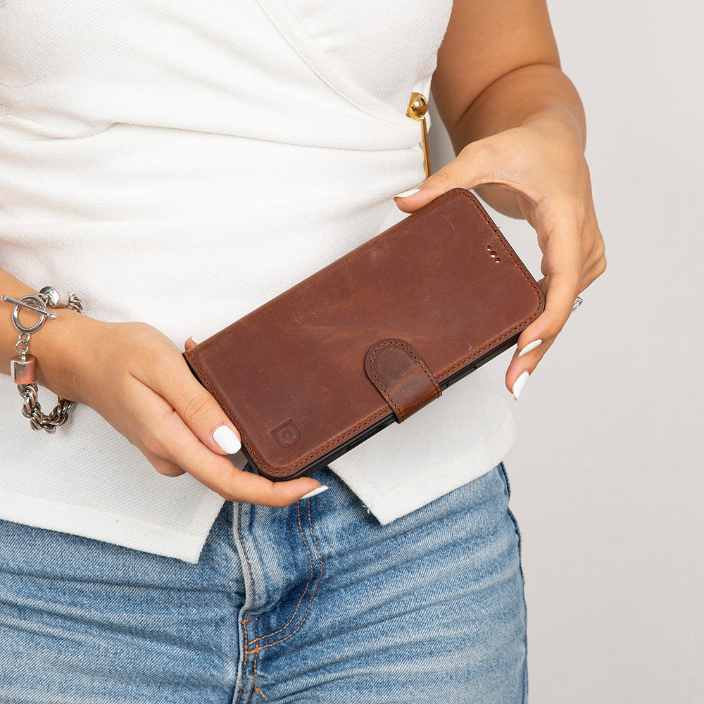 Magic iPhone 17 Detachable Genuine Leather Wallet Case