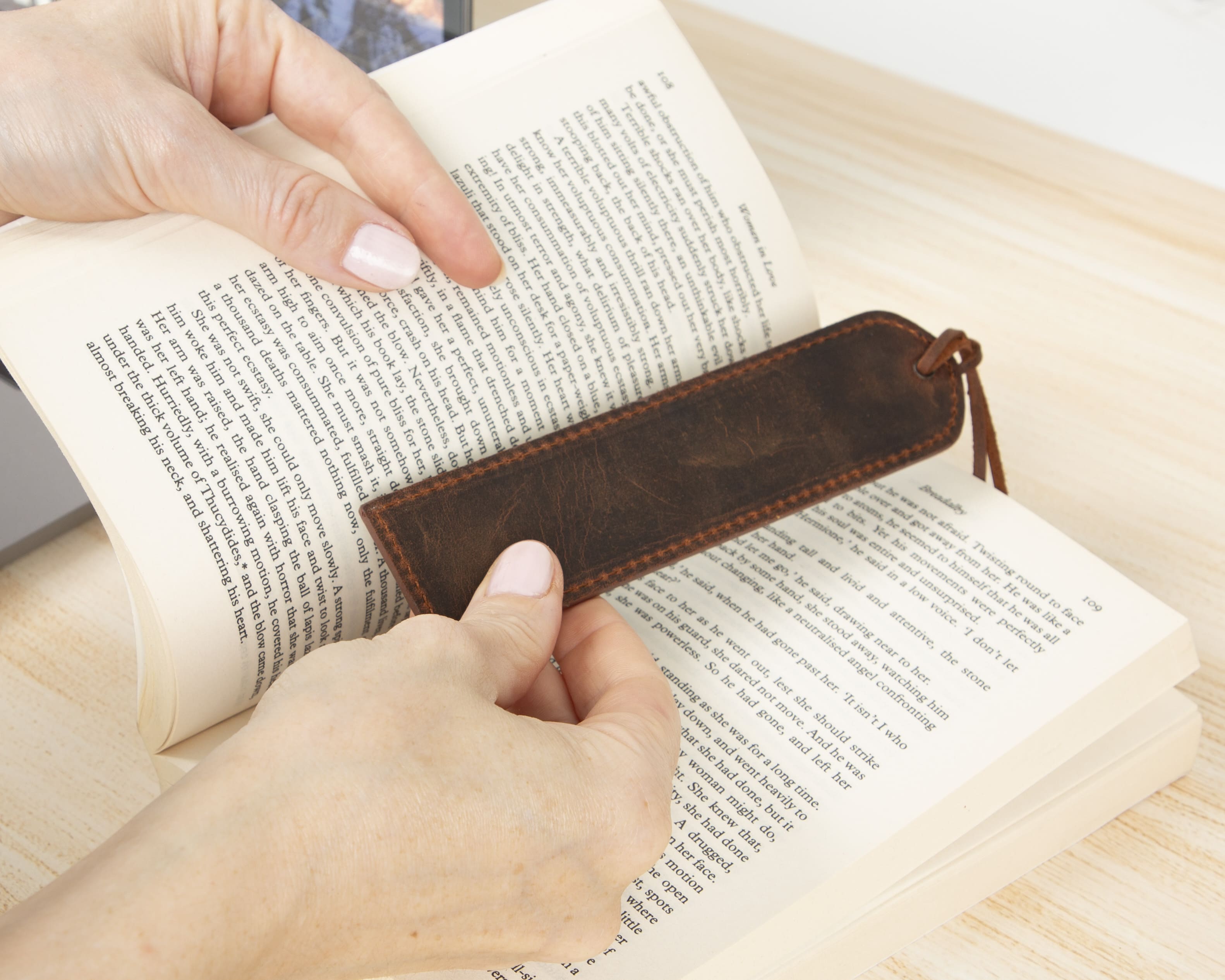 Markora Stitched Genuine Leather Bookmark