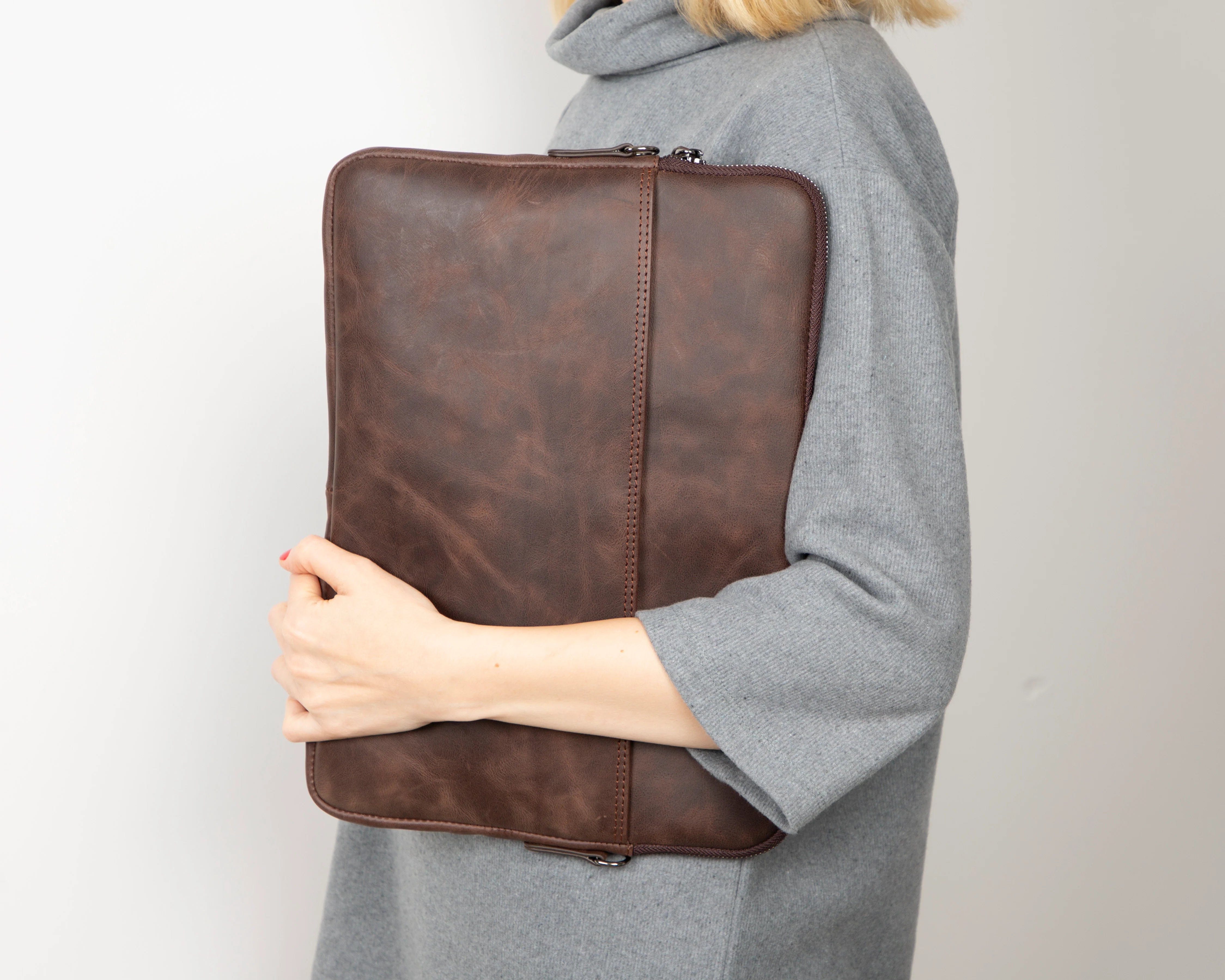 Awe Slim Genuine Leather Laptop / Tablet Bag