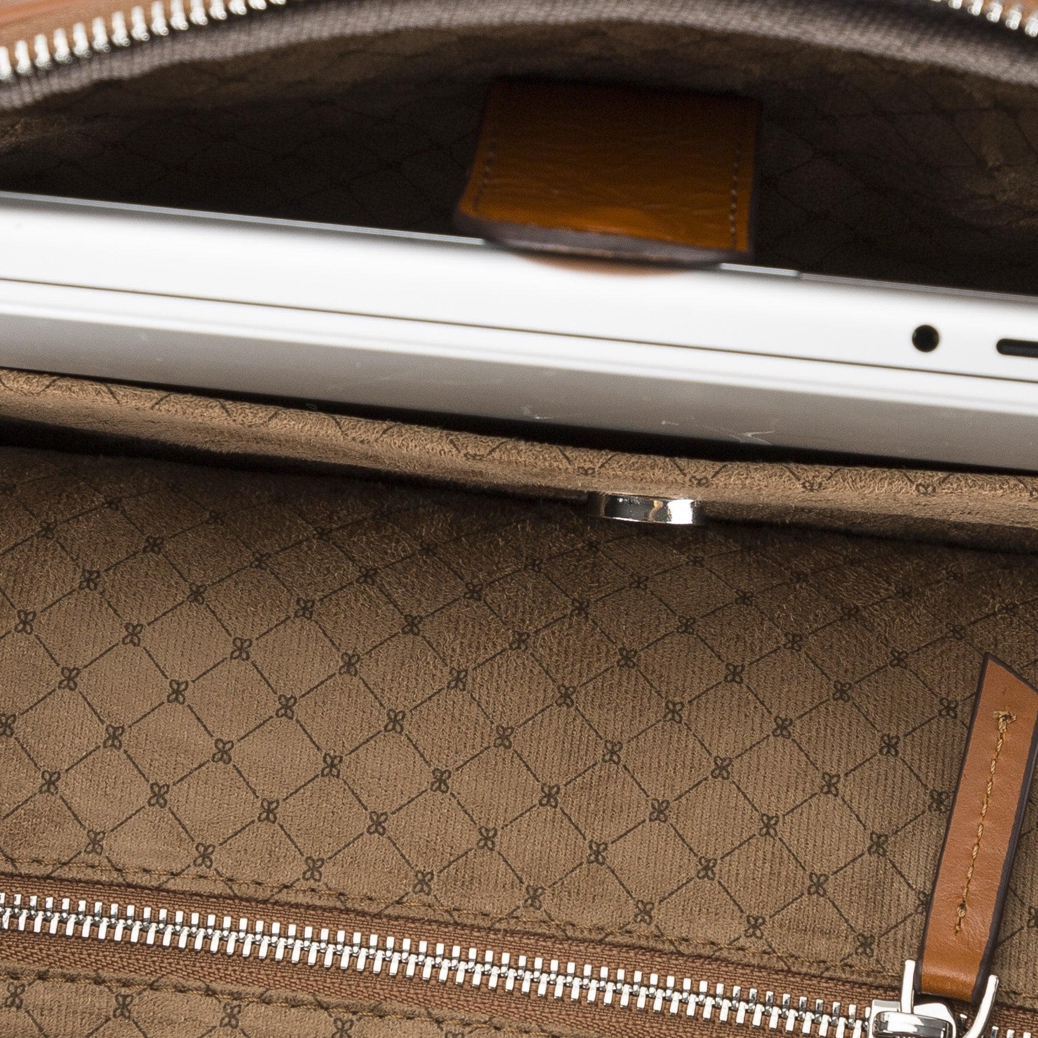 Molde Leather Backpack for Daily Life / Laptop / MacBook